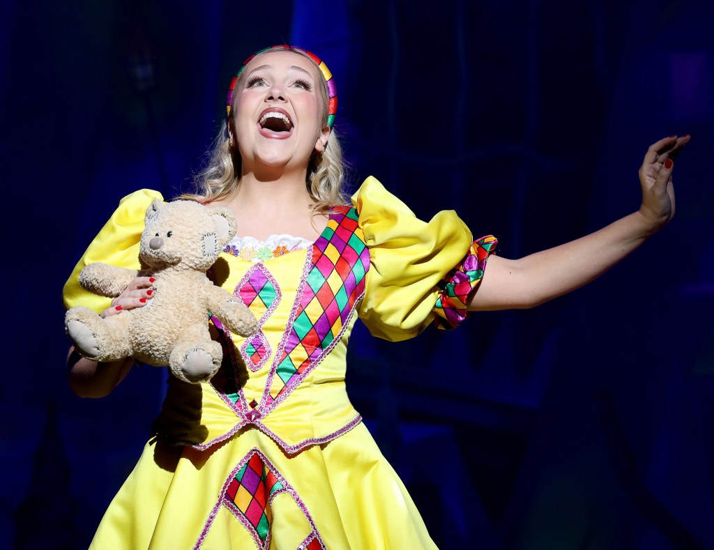 Goldilocks Rocks Performance Review: Goldilocks & The Three Bears. Milton Keynes Theatre – East ...